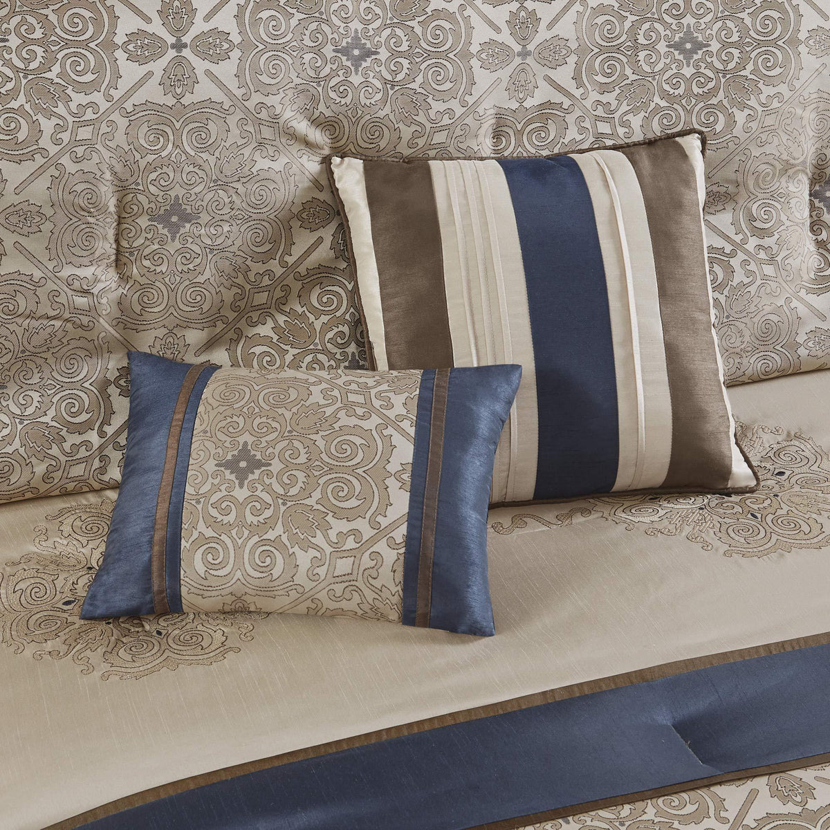 Luxury 24-Piece Satin Jacquard Comforter Set – All-Season Complete Bedding Ensemble, Sheets, decorative pillows and Curtains, Valance, Bed in a Bag, Queen, King, CalKing