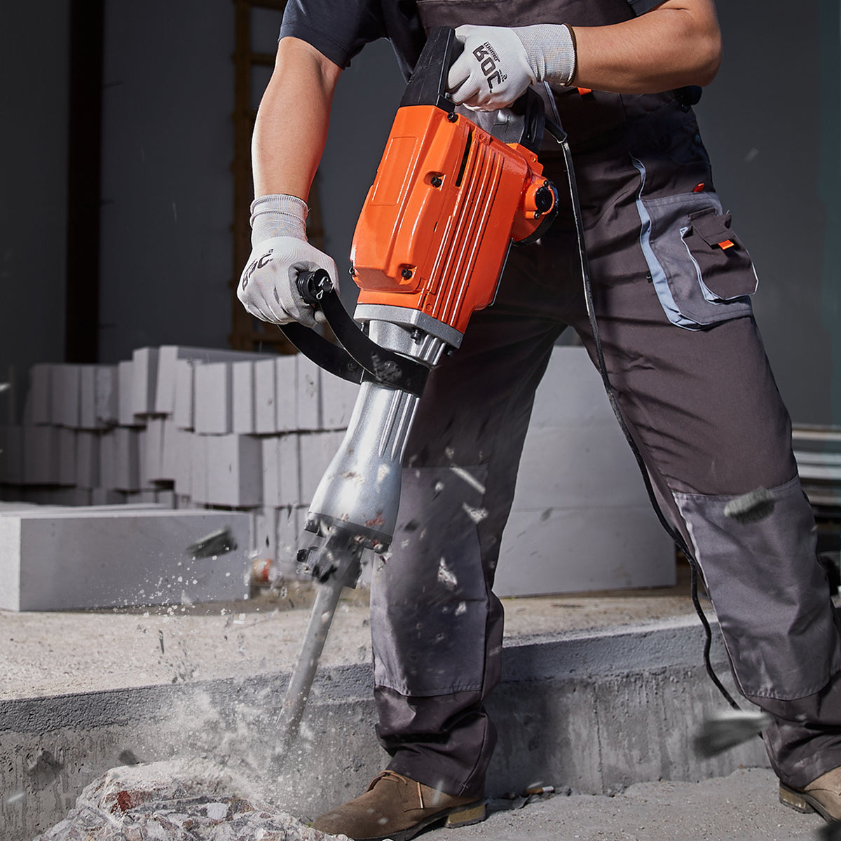 VEVOR Demolition Jack Hammer, 2200W Electric Jackhammer Heavy Duty, 1350 BPM Concrete Breaker, 2pcs Chisels Bit Chipping with Case