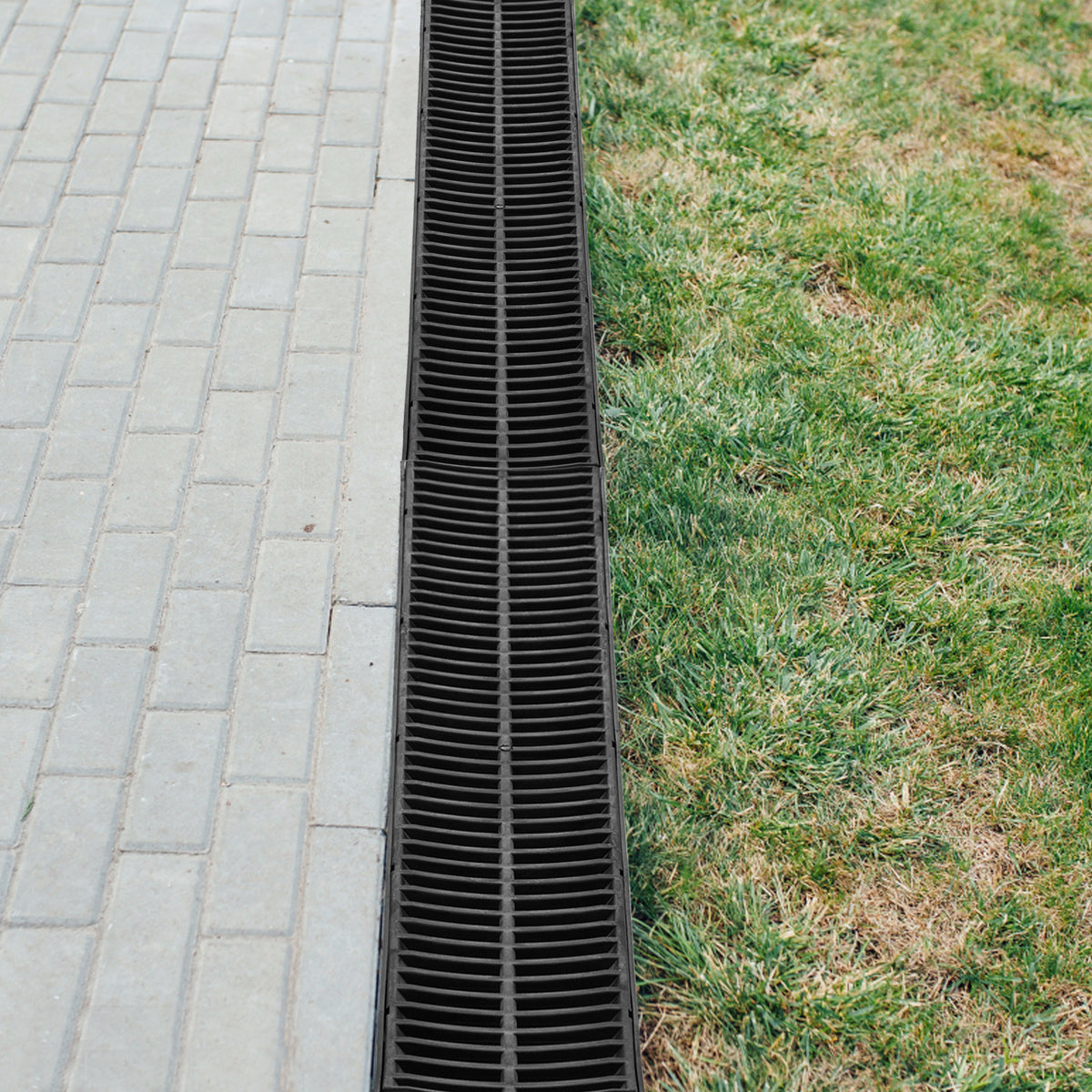 Trench Drain System by VEVOR, 6-Piece Interlocking Channel Drain for Driveways and Garages
