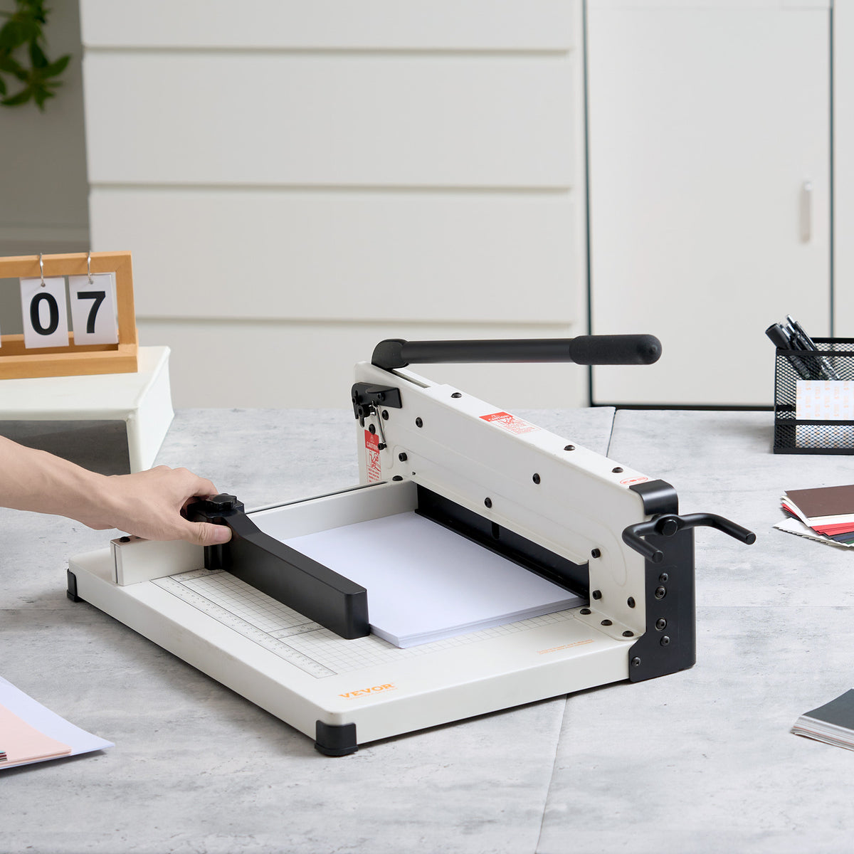 VEVOR Paper Cutter 12/17 inch A3/A4 Guillotine Paper Trimmer 400 Sheet Capacity Metal Base