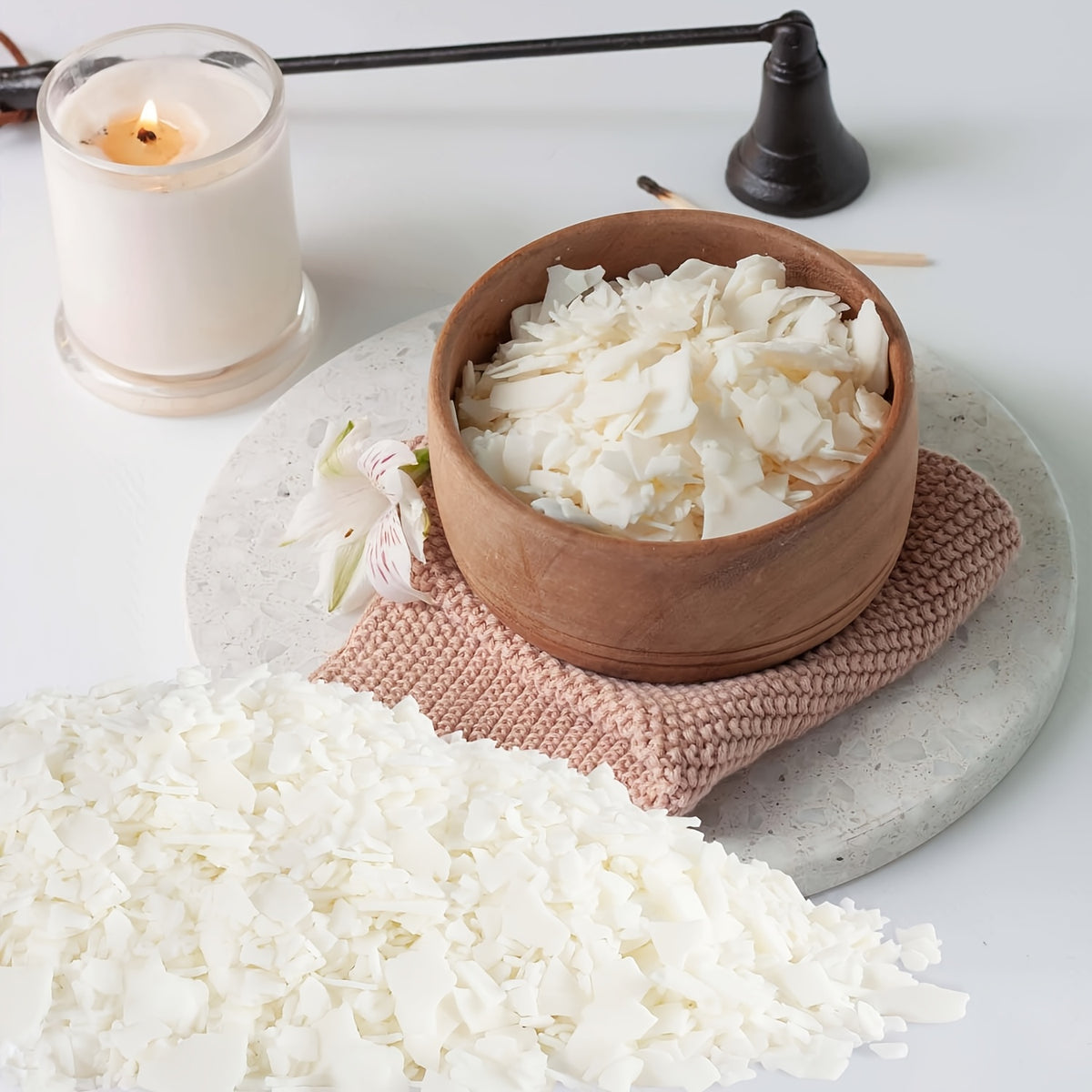 40LB Flake Soy Wax for Projects, a Natural Raw Material That Offers a Gentle And Non-Irritating Scent. Ideal for Crafting Candles, Cup Wax, And Scented Candles. Suitable for Adults, Beginners, And Teenagers, And Can Be Melted in The Microwave