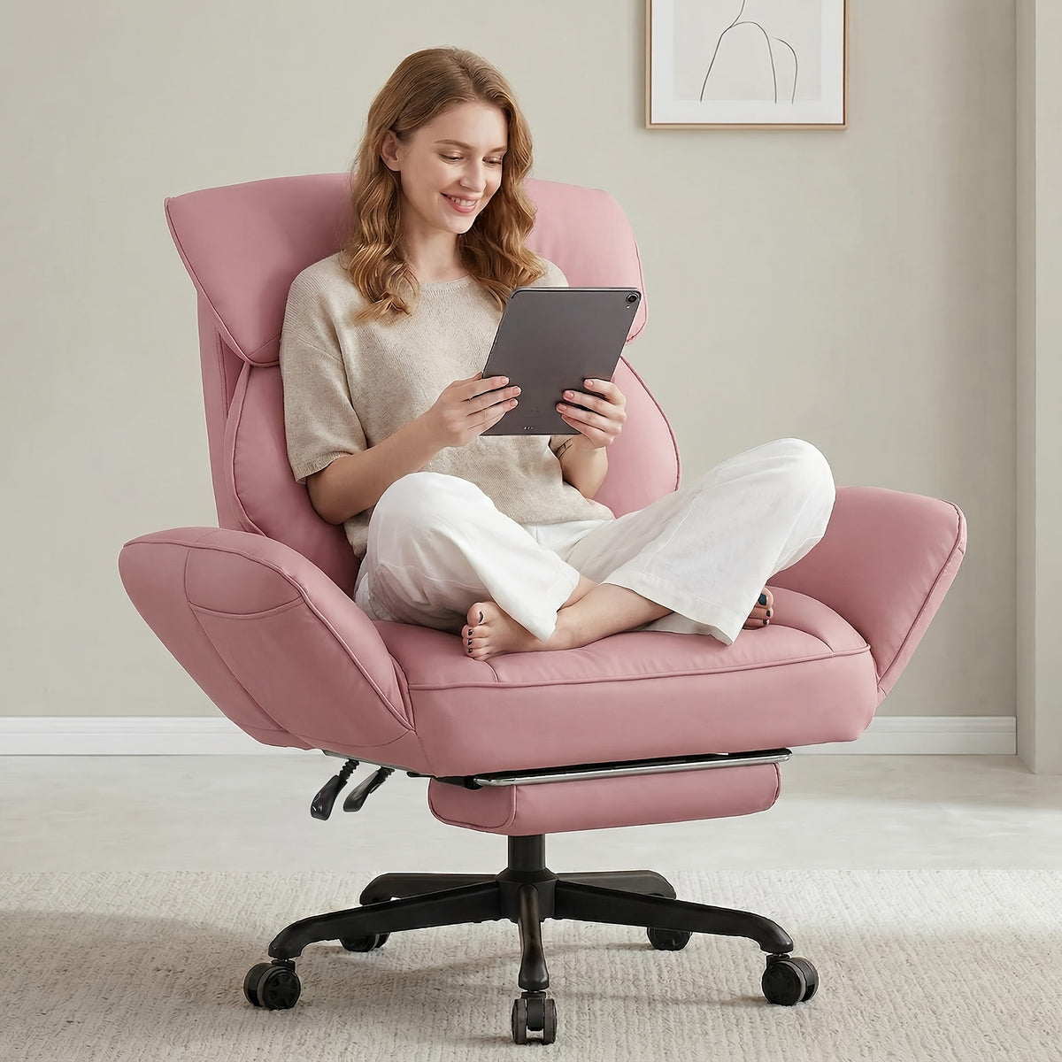 Reclining Office Chair with Pocket Spring Support and a 24.4-Inch Wide Seat for Work and Gaming