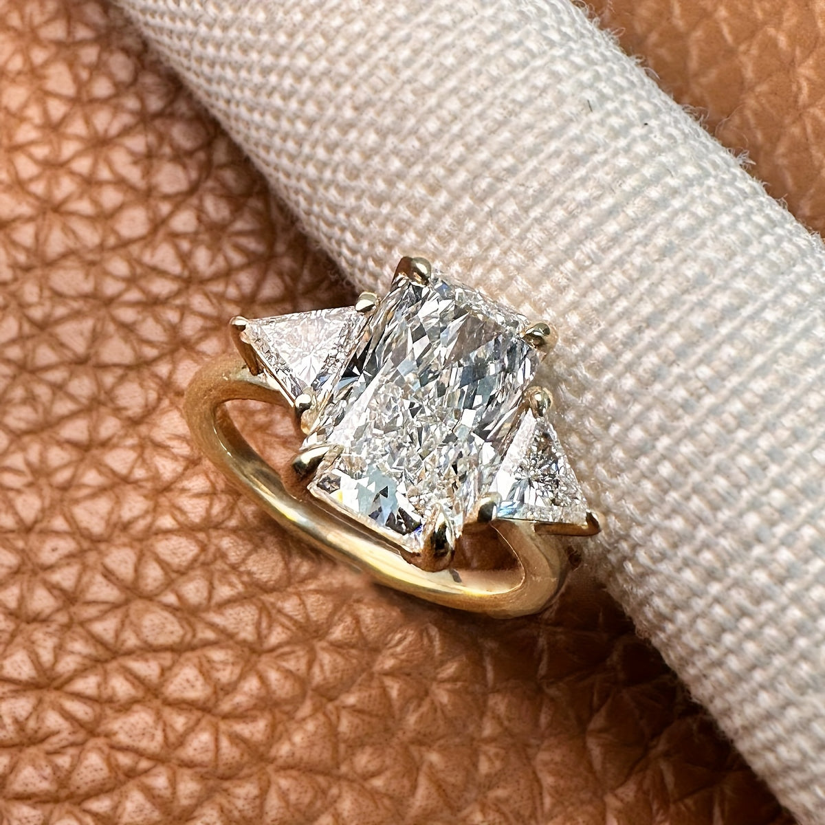 Moissanite Engagement Ring - 3 Carat Single Stone, 925 Silver Inlaid with Synthetic December Birthstone, Suitable for Christmas, Wedding, Banquet, Festival, Holiday Style, Plated Jewelry Suitable for Anniversary, Christmas, Mother's Day Gift