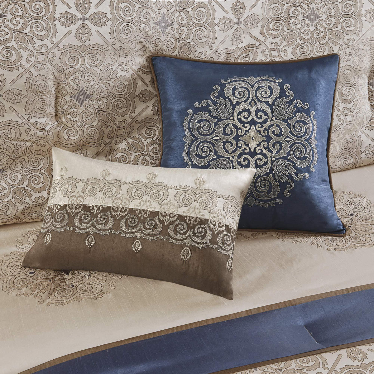 Luxury 24-Piece Satin Jacquard Comforter Set – All-Season Complete Bedding Ensemble, Sheets, decorative pillows and Curtains, Valance, Bed in a Bag, Queen, King, CalKing