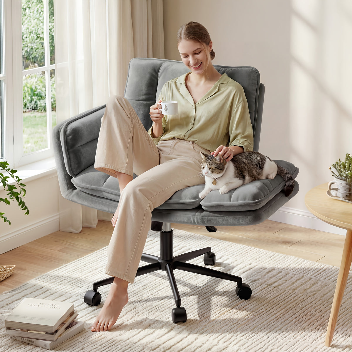 Criss Cross Office Chair for Flexible Sitting, Featuring Plush Fleece Upholstery and 360° Swivel Mobility